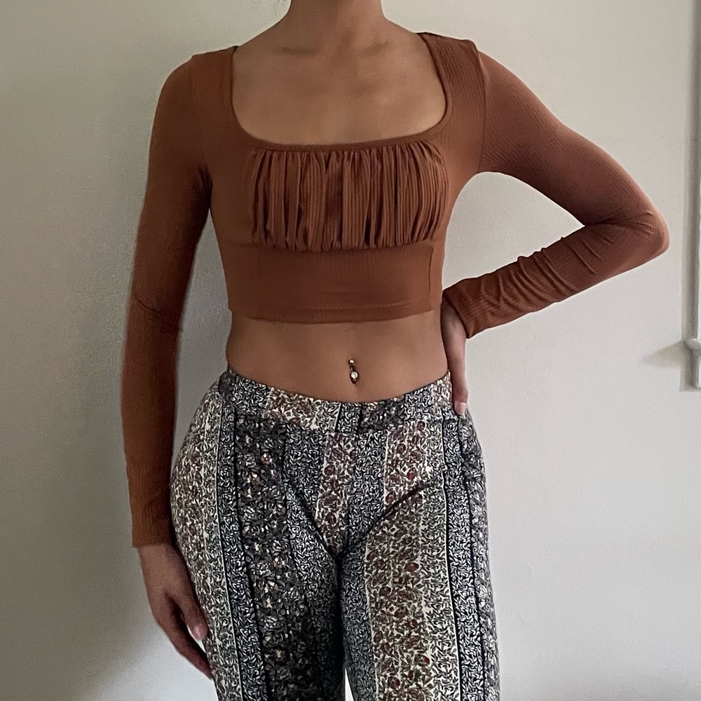 Brown Long Sleeve Ruched Bust Ribbed Top